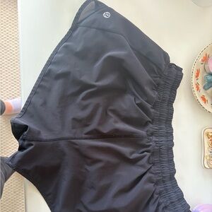 Lululemon 2.5 Hotty Hot shorts